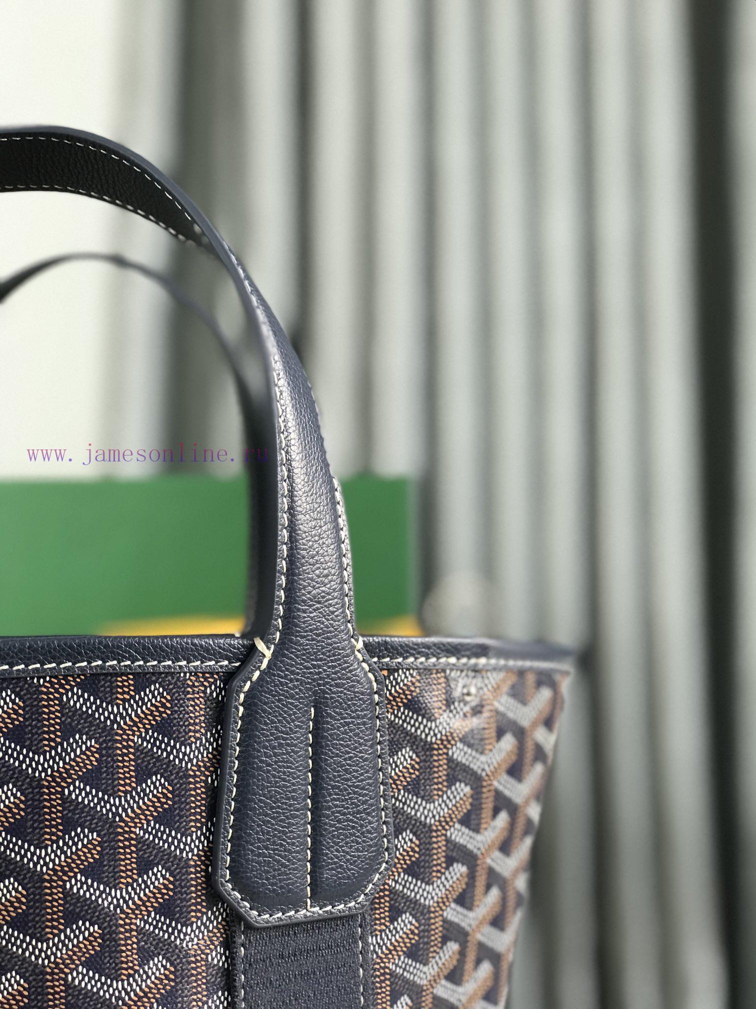 BELHARRA small bag is the perfect companion for vacationing under the sun. Its iconic bucket 4wihf3q4 - Image 9