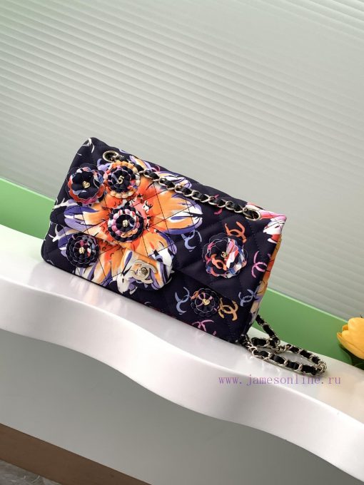 Chanel Bag 24S Camellia Anguilla CF looks more and more exquisite. WowThe unique camellia pr 60ebr6xz