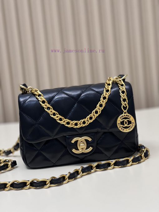 Chanel Bag 𝟮𝟯𝘀 Gold coin bag can be slung over one shoulder and carried by handChains and co 9vj35ejx - Image 2