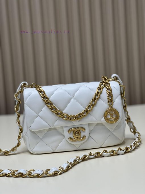 Chanel Bag 𝟮𝟯𝘀 Gold coin bag can be slung over one shoulder and carried by handChains and co si6fiprh