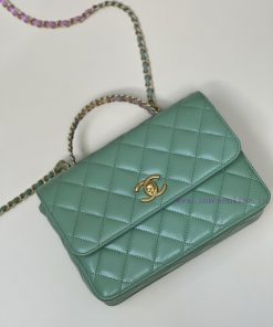 Chanel Bag 𝟮𝟯𝗣 The handle bag is made of cowhide series, with a bright luster, classic desig m1gxj1v0