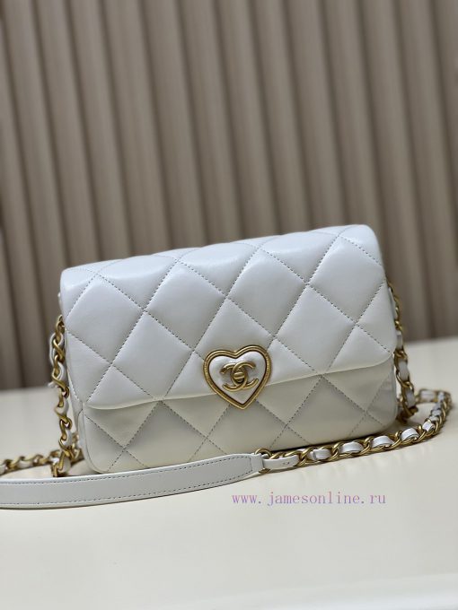 Chanel Bag I love this retro heart lock so muchCome and fall into this retro love abyss with dn4scza7
