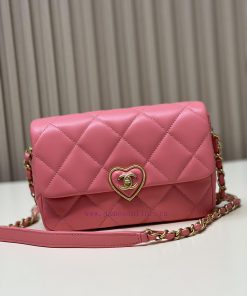 Chanel Bag I love this retro heart lock so muchCome and fall into this retro love abyss with 3s8twige