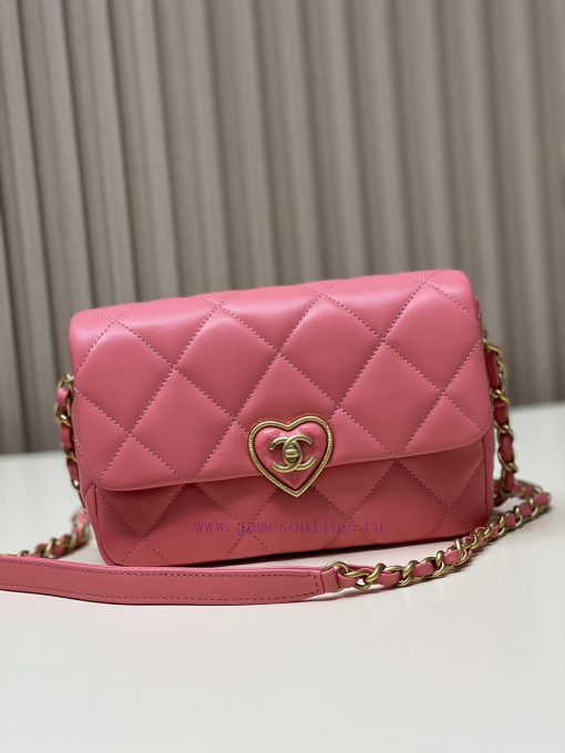 Chanel Bag I love this retro heart lock so muchCome and fall into this retro love abyss with 3s8twige