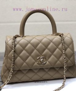 Chanel Bag 𝘾𝙃𝘼𝙉𝙀𝙇 𝟮𝟭𝙉𝙚𝙬 𝘾𝙤𝙘𝙤 𝙝𝙖𝙣𝙙𝙡𝙚The outer seam of the bag cover is designed with a built- 2n4kvriy