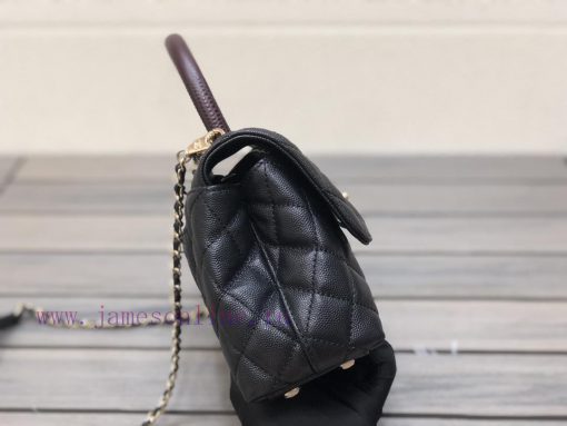 Chanel Bag 𝘾𝙃𝘼𝙉𝙀𝙇 𝟮𝟭𝙉𝙚𝙬 𝘾𝙤𝙘𝙤 𝙝𝙖𝙣𝙙𝙡𝙚The outer seam of the bag cover is designed with a built- psrxma1p - Image 6