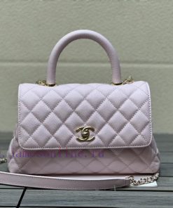 Chanel Bag 𝘾𝙃𝘼𝙉𝙀𝙇 𝟮𝟭𝙉𝙚𝙬 𝘾𝙤𝙘𝙤 𝙝𝙖𝙣𝙙𝙡𝙚The outer seam of the bag cover is designed with a built- yhz3a83h