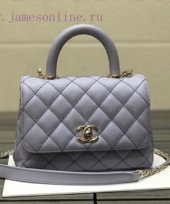 Chanel Bag 𝘾𝙃𝘼𝙉𝙀𝙇 𝟮𝟭𝙉𝙚𝙬 𝘾𝙤𝙘𝙤 𝙝𝙖𝙣𝙙𝙡𝙚The outer seam of the bag cover is designed with a built- 1ciqr1mb