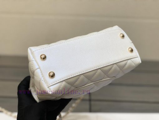 Chanel Bag Authentic handmade leather craftsmanship with consistent internal matching and fe ptvlq0o1 - Image 8