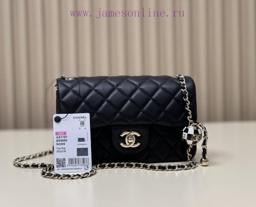 Chanel Bag 𝟮𝟯𝗰 Football Chessboard ️This 𝐦𝐢𝐧𝐢 really loves it, suitable for sports styleAdju hmmvt605