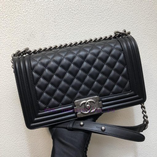 Chanel Bag 𝐋𝐞𝐛𝐨𝐲 Tire Leather SeriesNine years of handmade precision production, based on th wlmutw6i - Image 2
