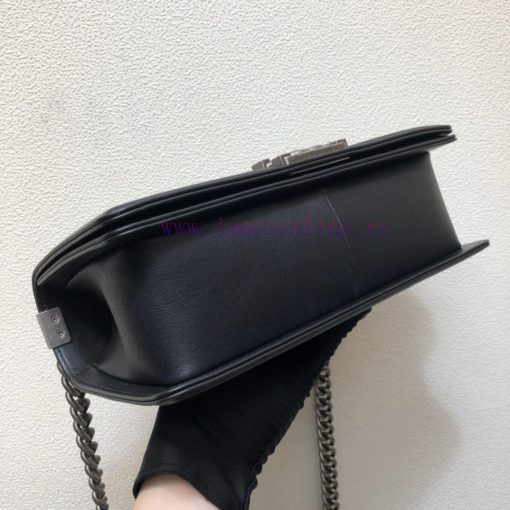Chanel Bag 𝐋𝐞𝐛𝐨𝐲 Tire Leather SeriesNine years of handmade precision production, based on th wlmutw6i - Image 7