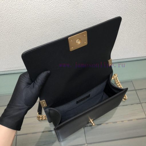 Chanel Bag 𝐋𝐞𝐛𝐨𝐲 Tire Leather SeriesNine years of handmade precision production, based on th 96n3iaep - Image 9