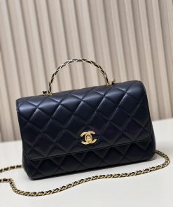 Chanel Bag The most practical hollow handle flip cover bag with 𝟮𝟯𝐀 The handle and 𝐥𝐨𝐠𝐨 are ad2uz7fe