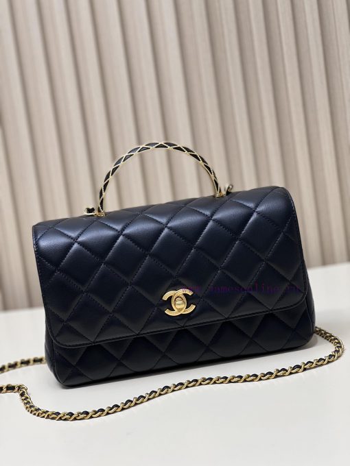 Chanel Bag The most practical hollow handle flip cover bag with 𝟮𝟯𝐀 The handle and 𝐥𝐨𝐠𝐨 are ad2uz7fe