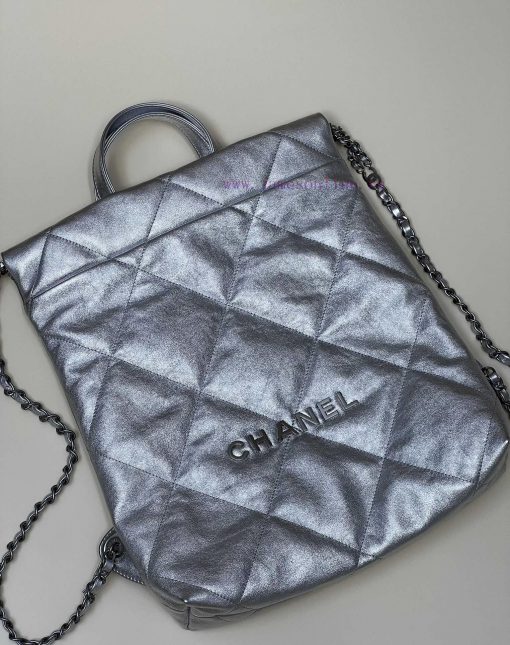 Chanel Bag 𝟮𝟮𝗯𝗮𝗴 premium silver small backpack made of original silver calf leather, with a 4cy0p7w6 - Image 2