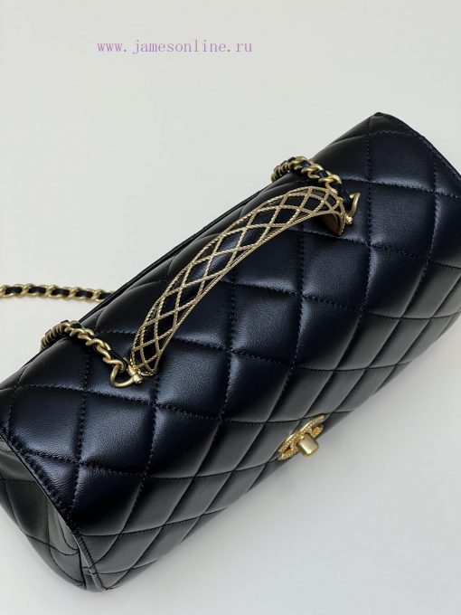 Chanel Bag The most practical hollow handle flip cover bag with 𝟮𝟯𝐀 The handle and 𝐥𝐨𝐠𝐨 are ad2uz7fe - Image 5