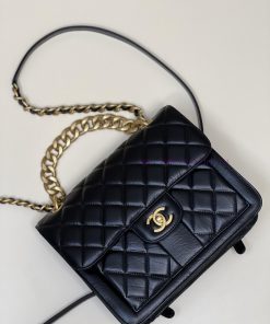 Chanel Bag 𝟮𝟯𝗦 Retro postman mouth cover bag, tofu bag, backpackI was amazed by this bag, wh d12rk5wa
