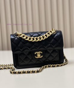 Chanel Bag 𝟮𝟯𝗦 Retro Postman Cover BagI was amazed by this bag, which is adorned with a thic 220fely9