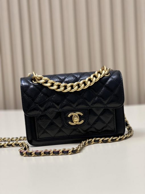 Chanel Bag 𝟮𝟯𝗦 Retro Postman Cover BagI was amazed by this bag, which is adorned with a thic 220fely9 - Image 2