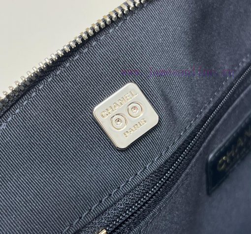 Chanel Bag 𝟮𝟯𝐒 Invincible Cute&Tip Pack, First Launch in Paris, ChinaSuper beautiful shell b vwu37q65 - Image 9
