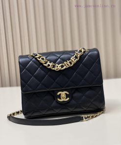 Chanel Bag 𝟮𝟯𝗣 New letter chain cover bag in blackOn the basis of classic elements, combined u6anihg6