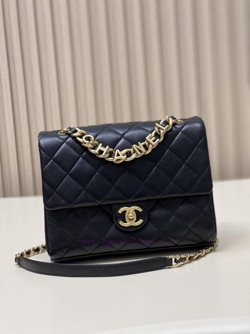 Chanel Bag 𝟮𝟯𝗣 New letter chain cover bag in blackOn the basis of classic elements, combined u6anihg6 - Image 2