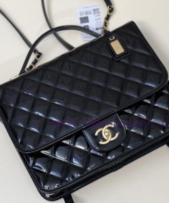 Chanel Bag 𝟮𝟮𝐊 The hottest backpack patent leatherRetro college style, super large capacity, cofim1am