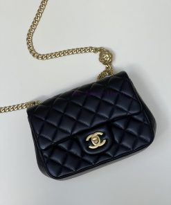 Chanel Bag 𝟮𝟯𝗦 The new Camellia Adjustment Buckle can be adjusted in length according to nee pb6tqd9l