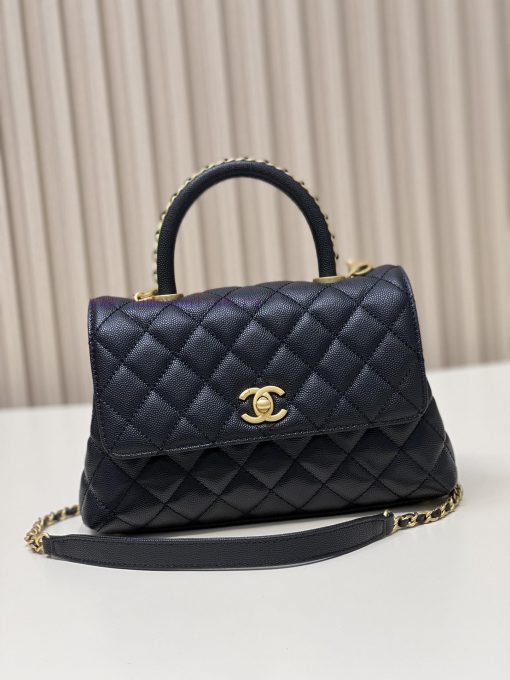 Chanel Bag The handle is threaded with a chain, making it the ceiling in the classic antique 4vjmxndp - Image 2