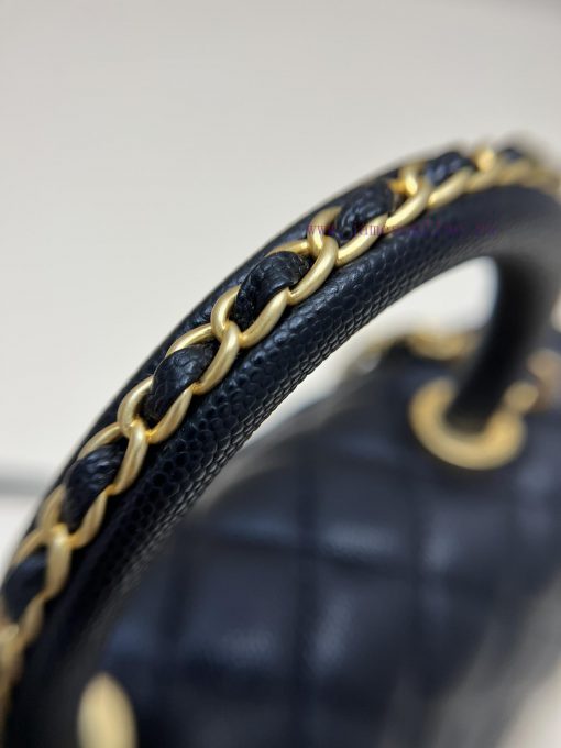 Chanel Bag The handle is threaded with a chain, making it the ceiling in the classic antique 4vjmxndp - Image 6
