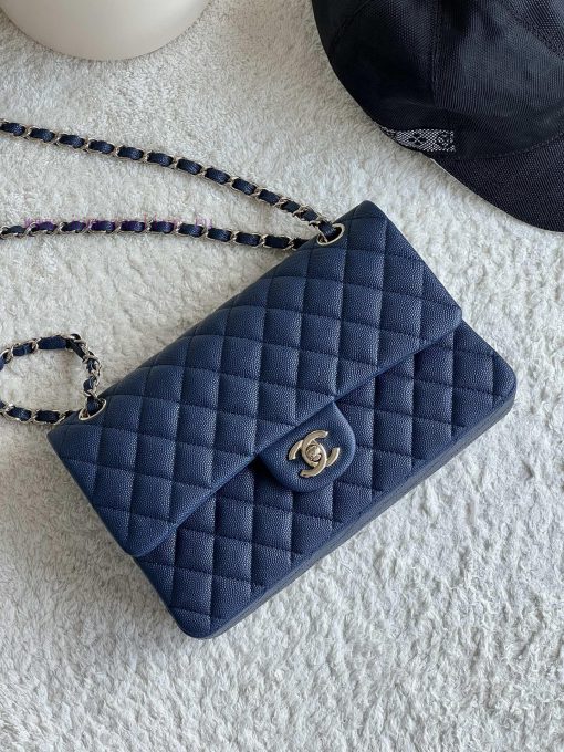 Chanel Bag 𝗖𝗛𝗔𝗡𝗘𝗟𝘾𝙁 Series Caviar Ball Pattern Quality with Sheepskin Inner𝙎𝙞𝙯𝙚 𝟮𝟱.𝟱𝗰𝗺Model qoxud9xb