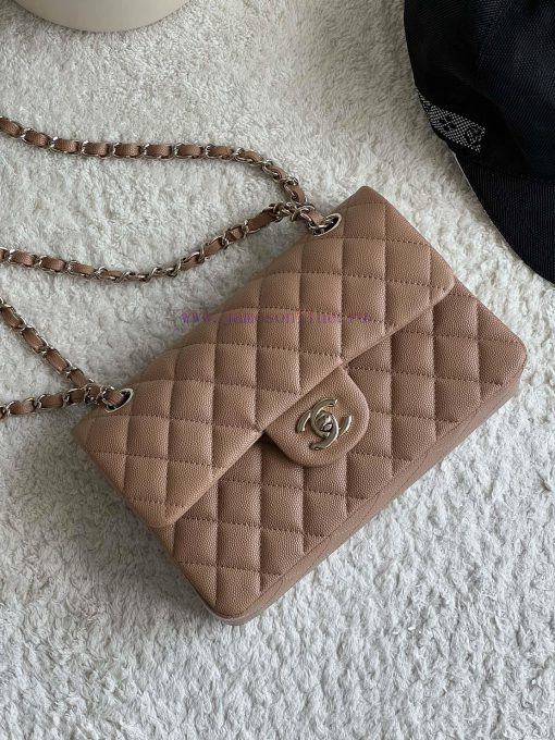 Chanel Bag 𝗖𝗛𝗔𝗡𝗘𝗟𝘾𝙁 Series Caviar Ball Pattern Quality with Sheepskin Inner𝙎𝙞𝙯𝙚 𝟮𝟯𝗰𝗺Model 𝟭𝟭 l60p60qm