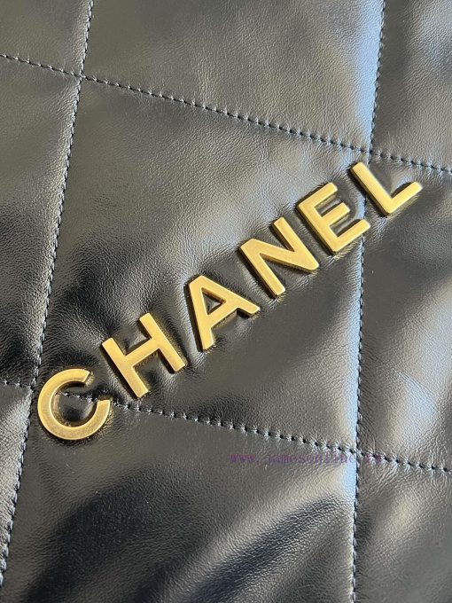 Chanel Bag The annual key item named after the year, 𝟮𝟮𝗯𝗮𝗴️, is another annual bag king that k5md2mot - Image 6
