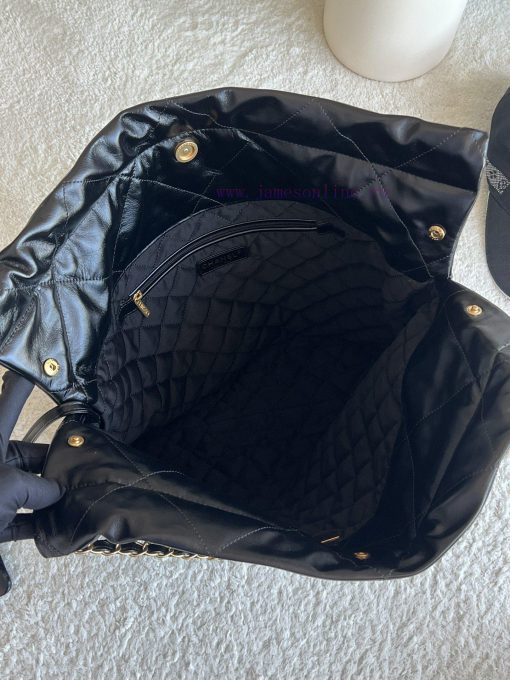 Chanel Bag The annual key item named after the year, 𝟮𝟮𝗯𝗮𝗴️, is another annual bag king that k5md2mot - Image 9