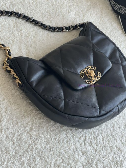 Chanel Bag 𝟮𝟰𝐜𝟭𝟵 Underarm bag features a chubby pumpkin shaped design with a large diamond g w9bhcd9b - Image 3