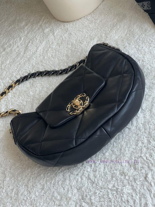 Chanel Bag 𝟮𝟰𝐜𝟭𝟵 Underarm bag features a chubby pumpkin shaped design with a large diamond g w9bhcd9b - Image 4
