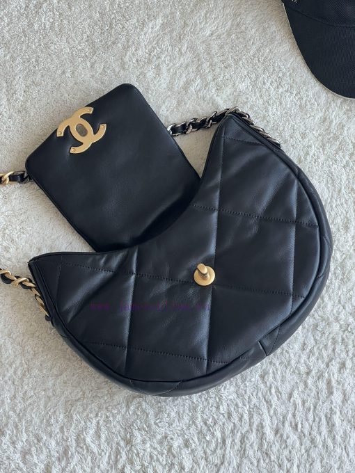Chanel Bag 𝟮𝟰𝐜𝟭𝟵 Underarm bag features a chubby pumpkin shaped design with a large diamond g w9bhcd9b - Image 7