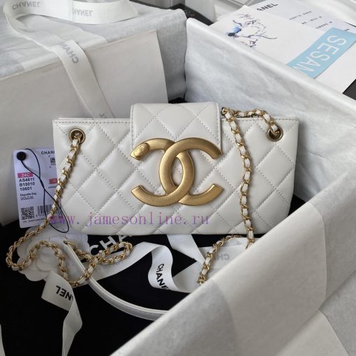Chanel Bag Chanel 24C Early Spring Vacation Collection AS4611 Retro Metal Large Logo with a 6opvj1uy