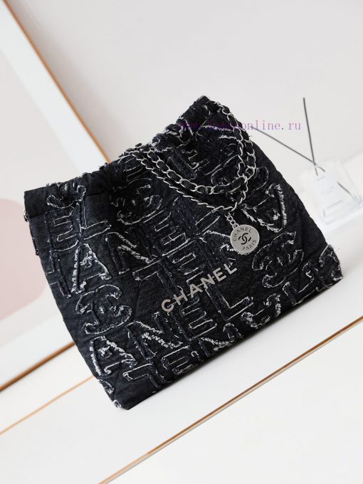 Chanel Bag 24A denim embroidered letters with a vintage feel. The 22 bags of denim have been indya1vk