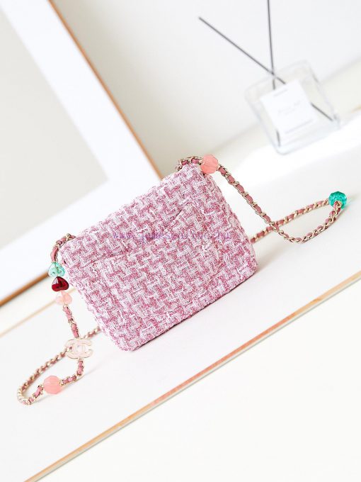Chanel Bag The 23p enamel button love square fat man is wonderful. This is a soft and delica lqh0ae36 - Image 6