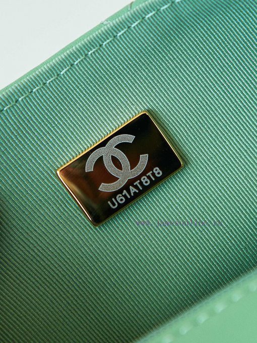 Chanel Bag The 23p enamel button love square fat man is wonderful. This is a soft and delica y4064bfq - Image 10