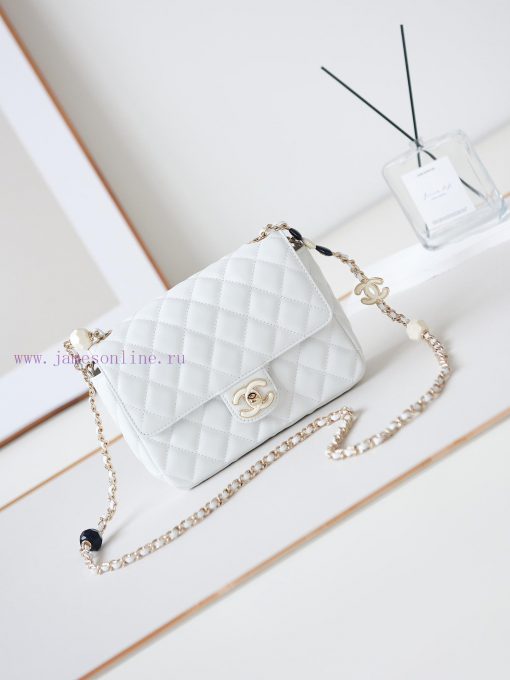 Chanel Bag The 23p enamel button love square fat man is wonderful. This is a soft and delica zwi0wpgj - Image 2