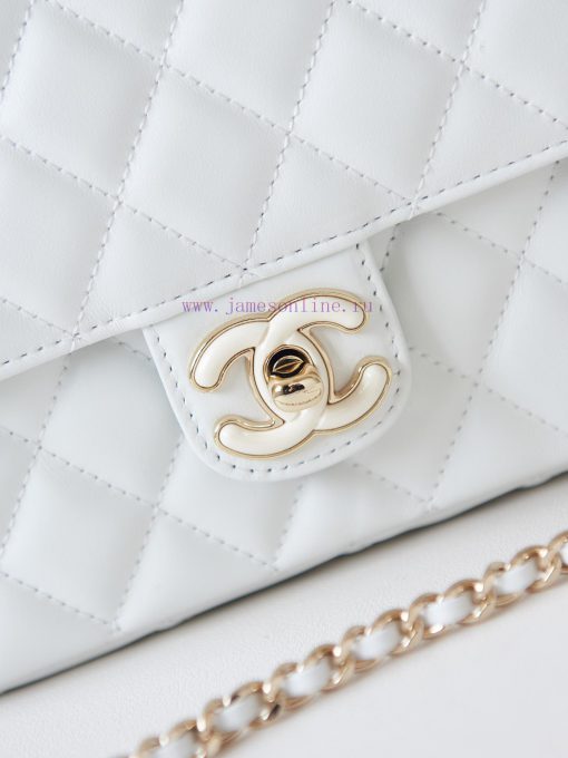 Chanel Bag The 23p enamel button love square fat man is wonderful. This is a soft and delica zwi0wpgj - Image 3
