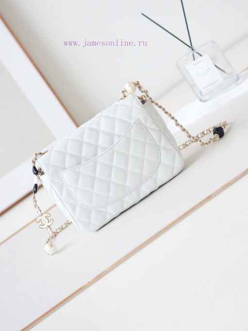 Chanel Bag The 23p enamel button love square fat man is wonderful. This is a soft and delica zwi0wpgj - Image 6