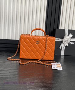 Chanel Bag Chanel 24k Makeup Bag AS5168 exudes a sense of luxury, practicality, and fashion. jfw1cs6j
