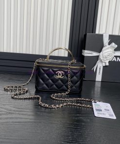 Chanel Bag  Chanel 🧩 The 24k rhinestone handle makeup bag A4317 is really beautiful. I fell uxck7kv3