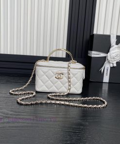 Chanel Bag  Chanel 🧩 The 24k rhinestone handle makeup bag A4317 is really beautiful. I fell xzrliuef