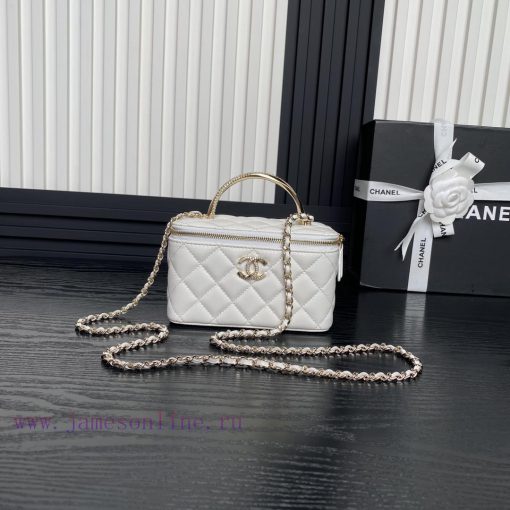 Chanel Bag  Chanel 🧩 The 24k rhinestone handle makeup bag A4317 is really beautiful. I fell xzrliuef