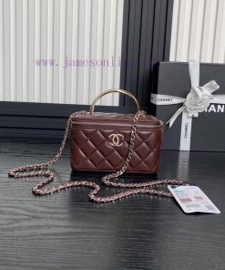 Chanel Bag  Chanel 🧩 The 24k rhinestone handle makeup bag A4317 is really beautiful. I fell j7c54ddf